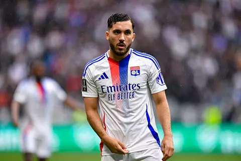 رسميا.. كشف قيمة انتقال شرقي إلى مانشستر سيتي